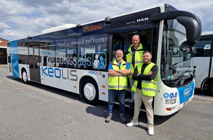 Marc, Jurgen en Sergey bij de opleidingsbus van Keolis