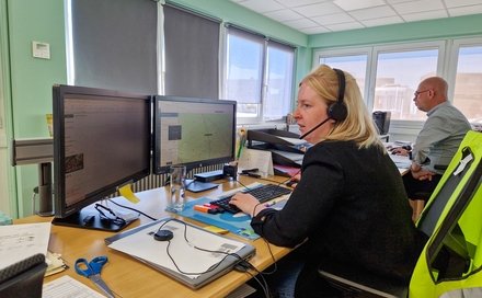 Ellen aan de telefoon