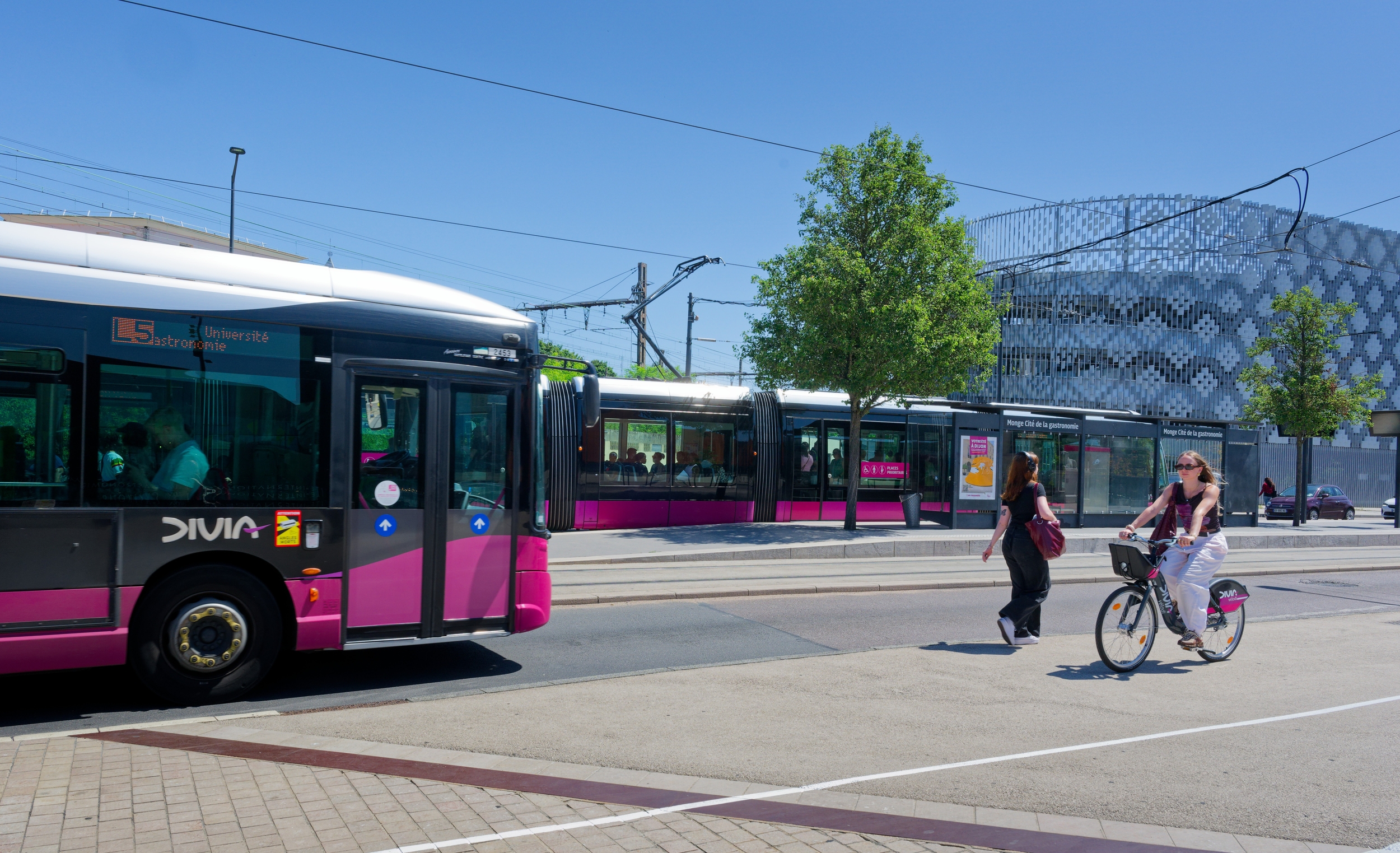 Multimodaal netwerk van Keolis in Dijon, waarbij tram, bus en fiets naadloos op elkaar aansluiten