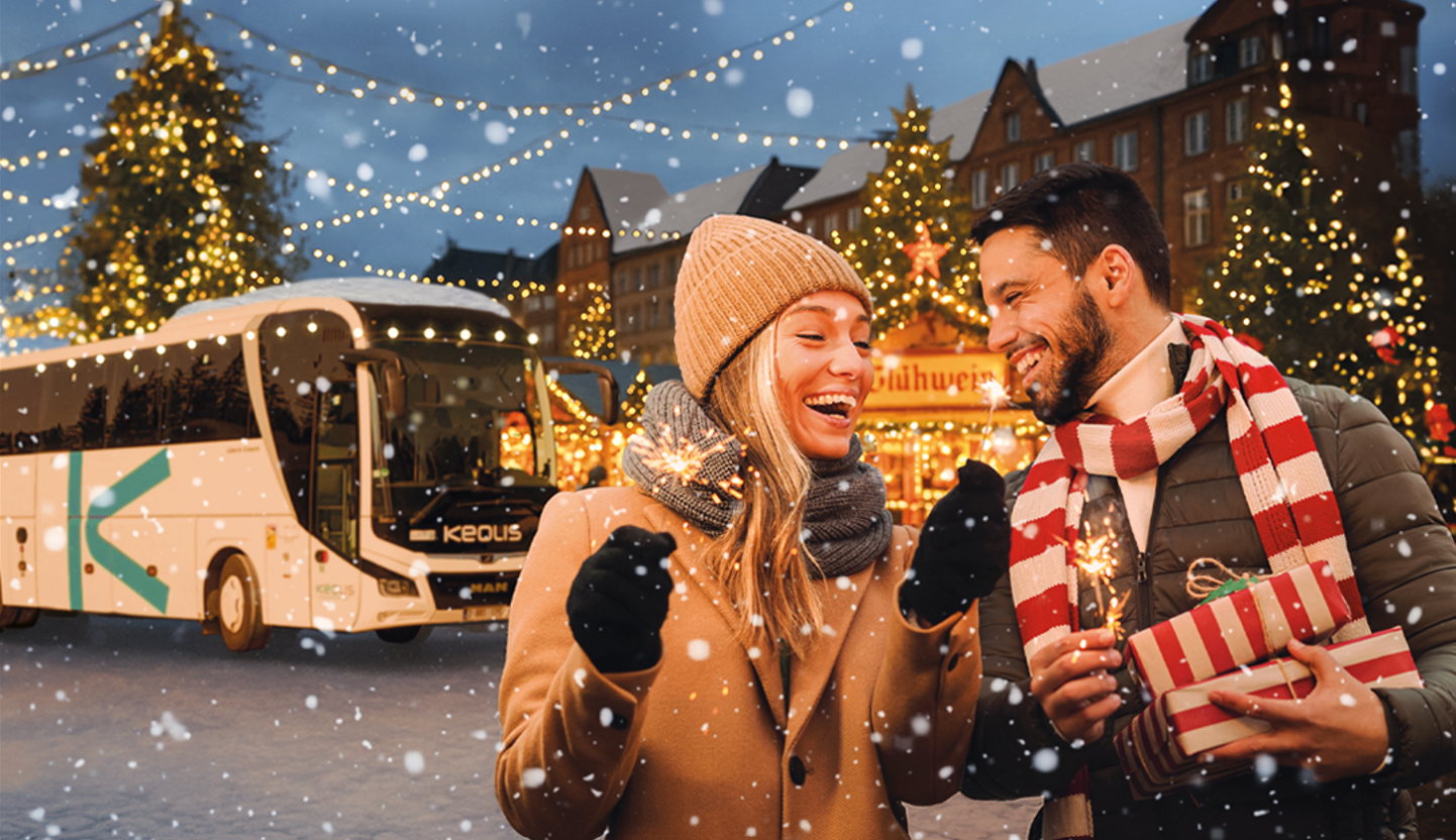 Keolis-bus met een jong koppel op een kerstmarkt