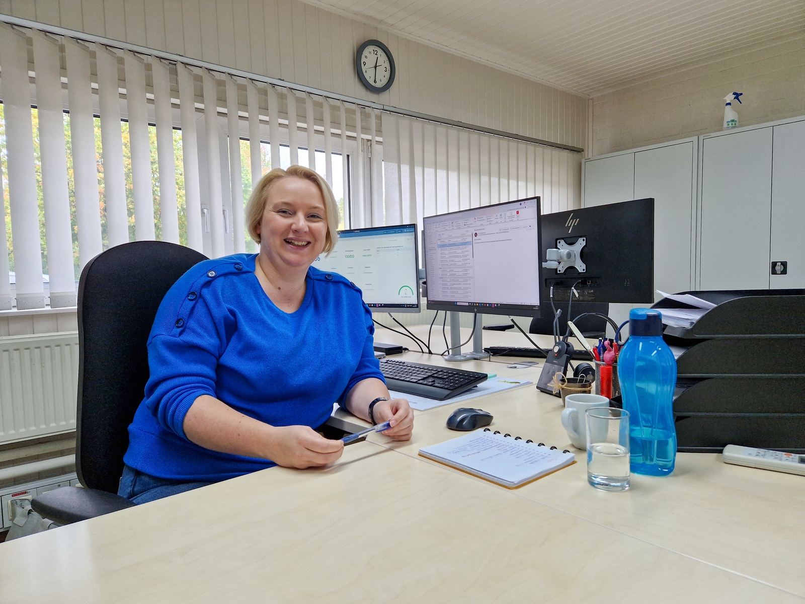 Katrien Frederix achter haar bureau