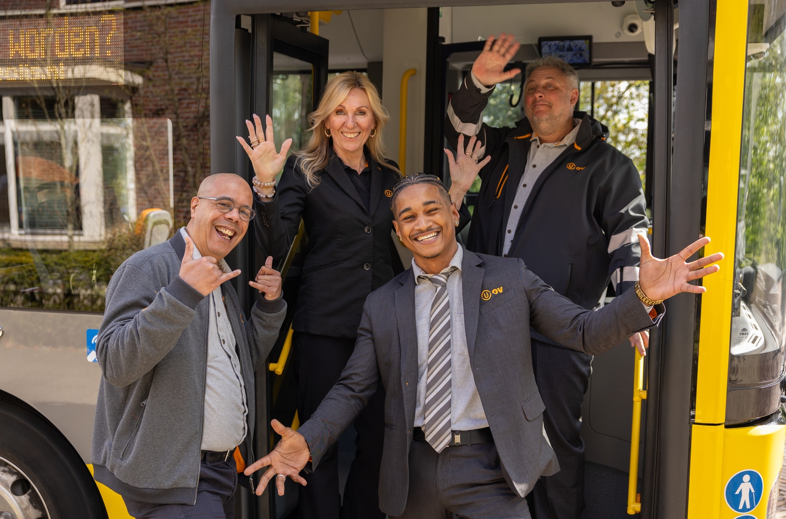 Collega's van Keolis Nederland in een bus