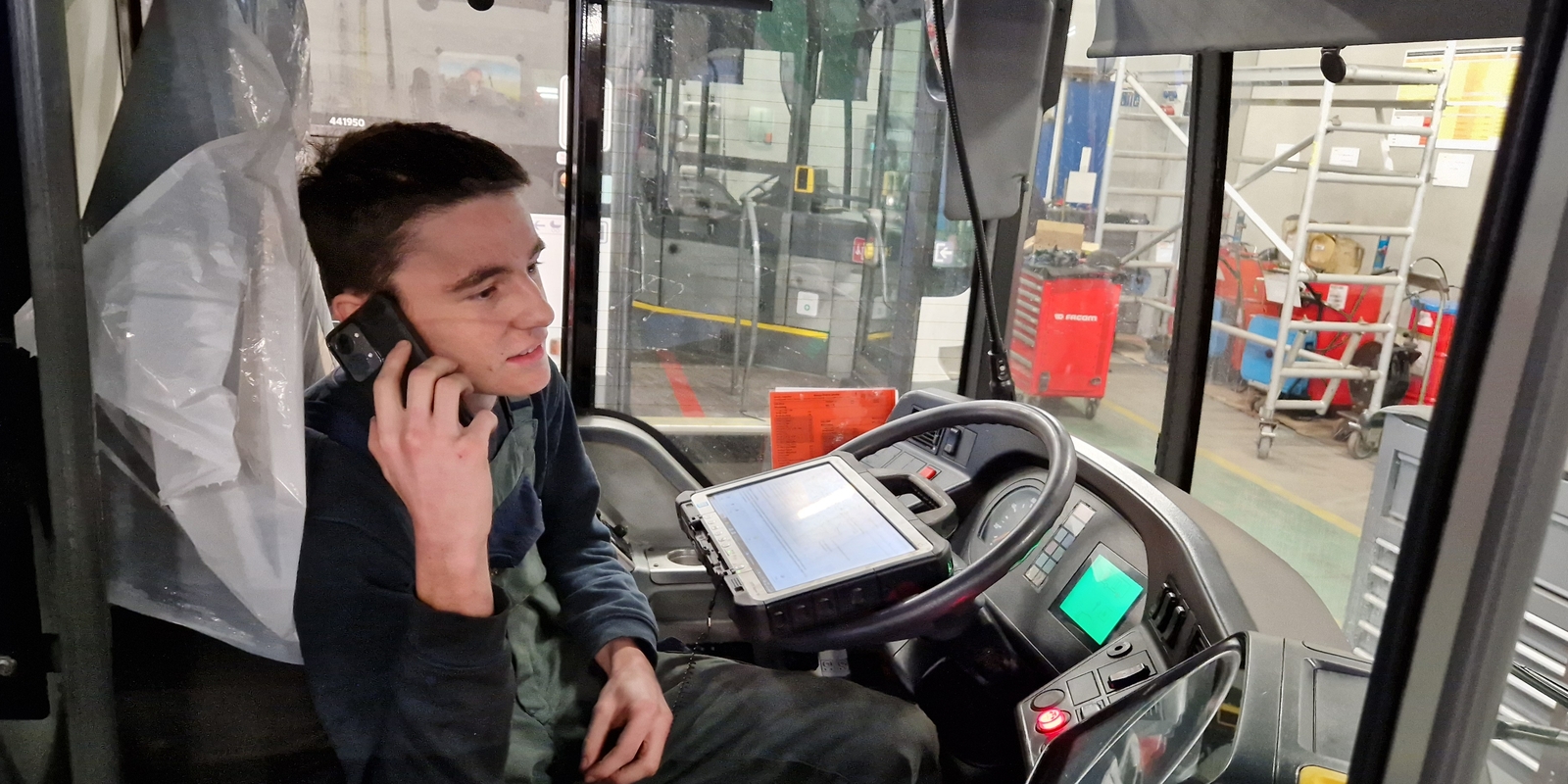 Jaan aan de telefoon